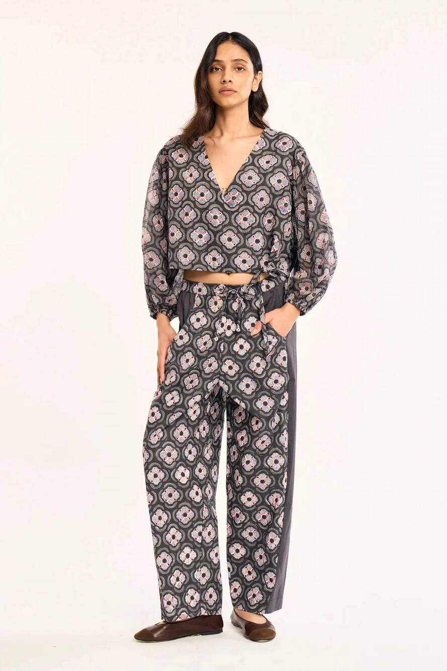 NEW RUJUTA SHETH mesa pants in charcoal botanica